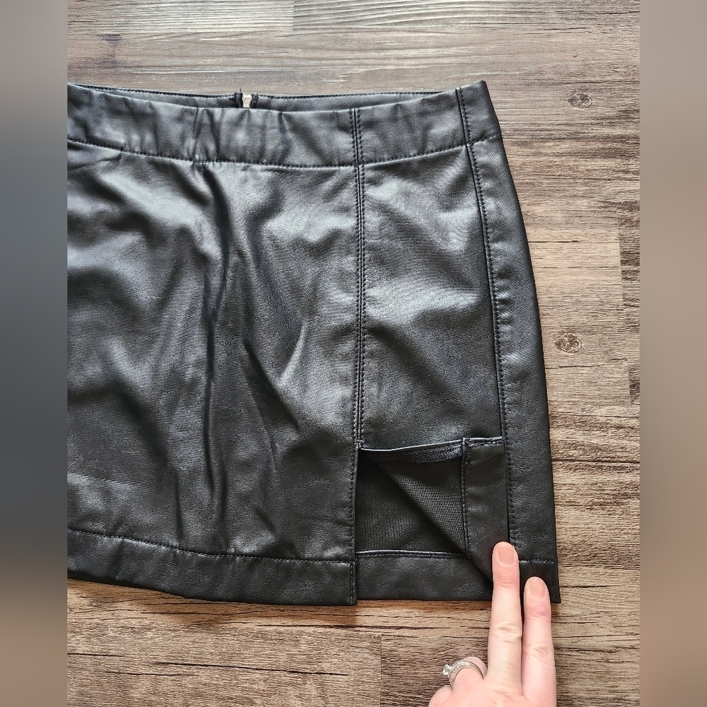 NWT American Eagle Black Faux Leather High Rise Mini Skirt - Picture 4 of 6
